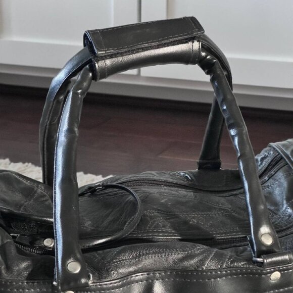❌SOLD❌ Leather Travel Weekender Duffle Bag in Black. - Picture 2 of 10